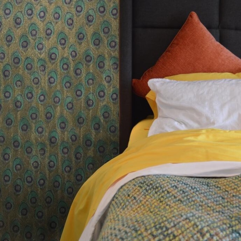 Wallpaper Peacock textured wall animal Green Gold Metallic - 27 inc x 33 ft