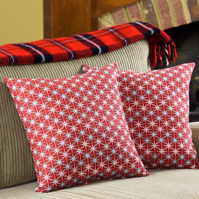 Snowflake Decorative 18-inch Christmas Throw Pillows (Set of 2)