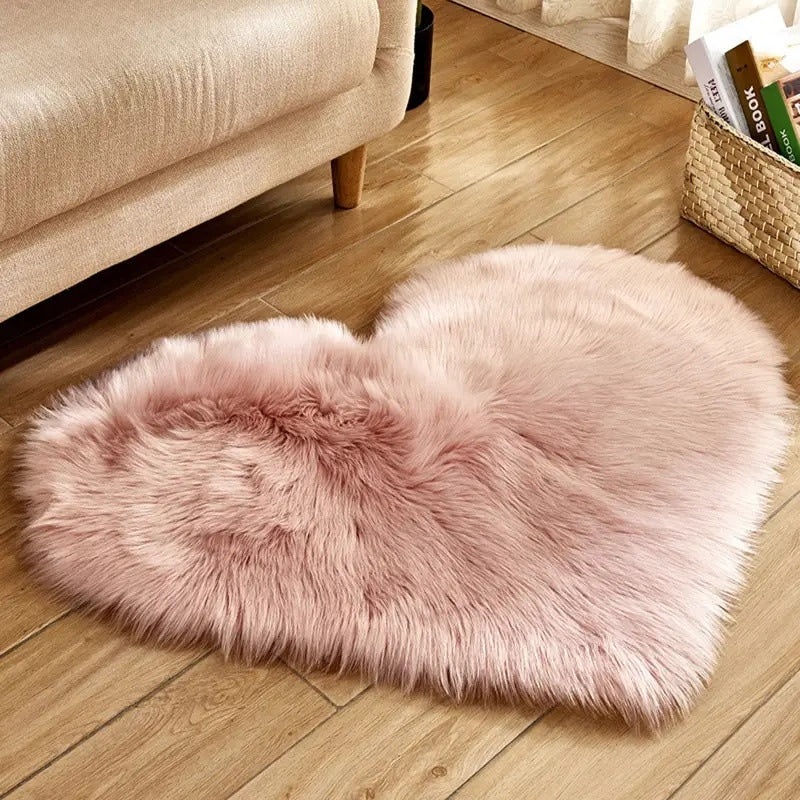Curata Heart Shaped Faux Fur Rug - Shag Fluffy Rug - 6 colors - 19.6" x 23.6" - 2' Heart Shape