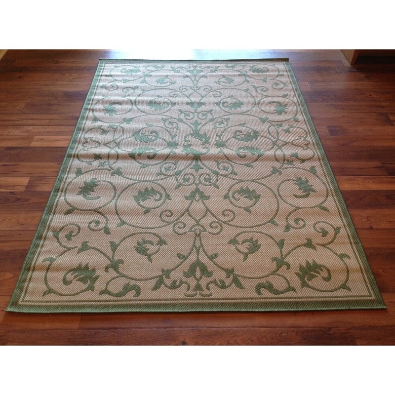 Indoor/Outdoor Green Area Rug