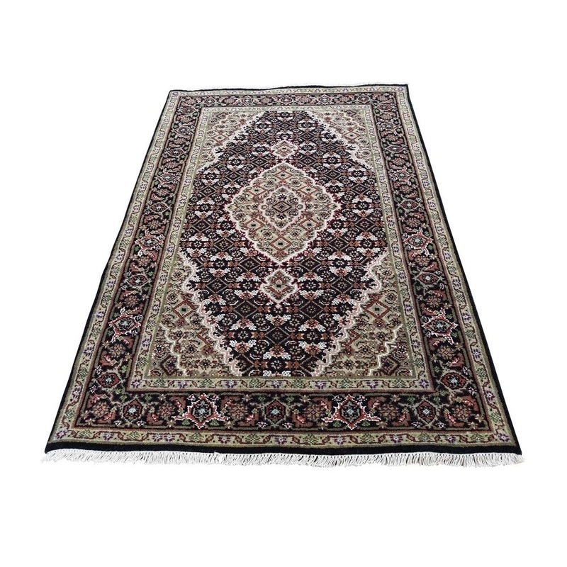 Shahbanu Rugs Black Tabriz Mahi Wool and Silk Hand-Knotted Oriental Rug (3'0" x 5'0") - 3'0" x 5'0"