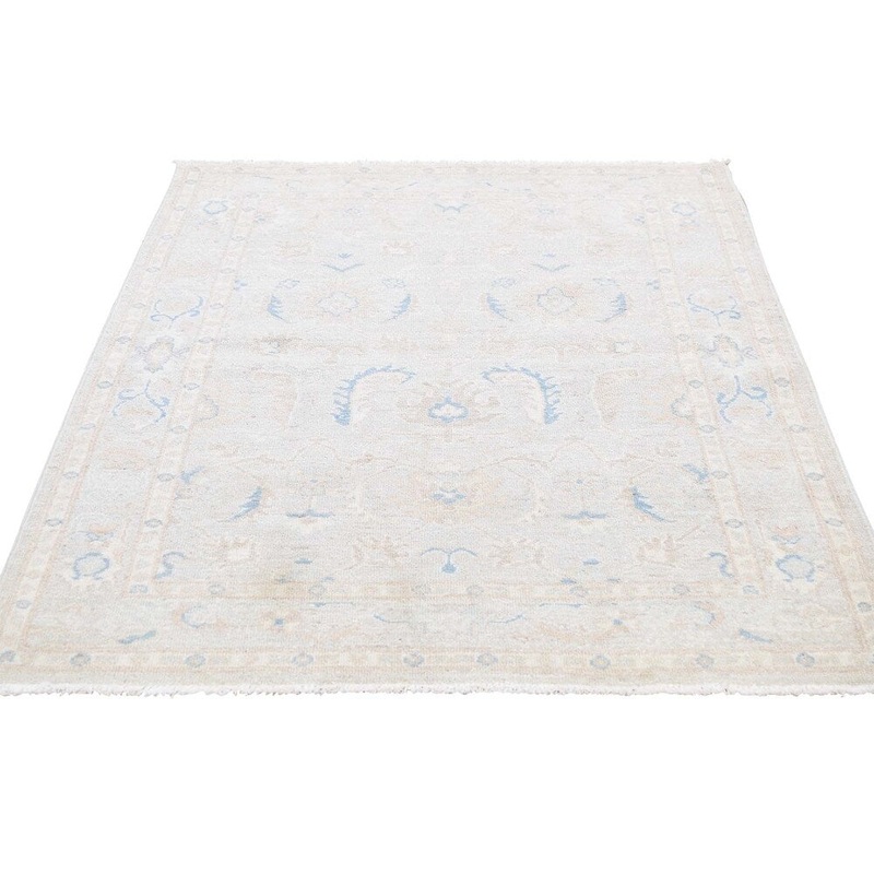 Shahbanu Rugs White Wash Peshawar Hand-Knotted Pure Wool Oriental Rug (4'0" x 5'10") - 4'0" x 5'10"